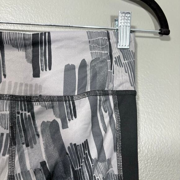 Brooks Women's Greenlight Tight Black/Gray Patterned Capris - XS - Activewear - Picture 7 of 8